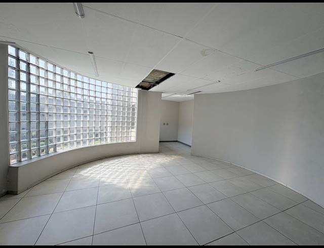 1,120M² OFFICE TO LET IN VORNA VALLEY